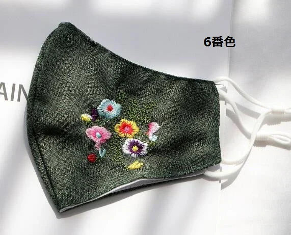 ランダム発送（3枚組）秋冬春 刺繍うファッションマスク 防寒　洗える 布　立体 防塵　美人 マスク 綺麗 大人用 秋冬新作 おしゃれ