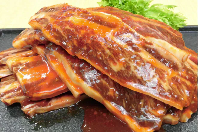 【５００ｇ】本場韓国の味！牛骨付きカルビ(味付け)／韓国の秘伝のタレ使用!梨・玉ねぎ・リンゴのピューレ、ニンニク等焼き上がりの旨みが違います!