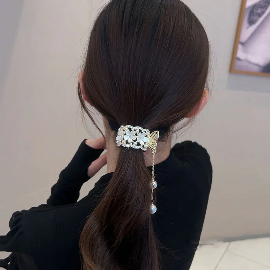 (ホワイト)キラキラヘアクリップ フラワー ヘアアクセサリー 髪飾り  花ヘアリング