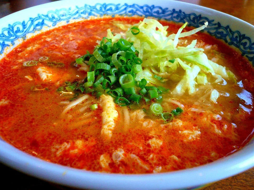 特製坦々麺2人前 人気のピリ辛麺 鶏ガラスープ 練ゴマ ラー油 本場九州 お試しセット ご当地 メール便 保存食 非常食 まとめ買い お取り寄せ