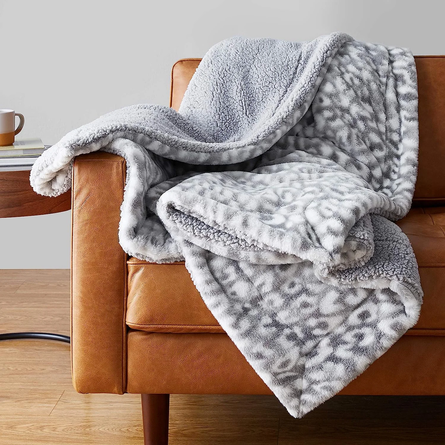 Amazonベーシック 訳あり ブランケット ファジーフェイクファーシェルパスロー 152×178cm グレー スノーレオパード