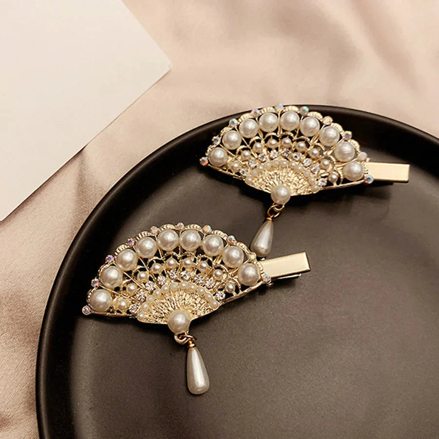 ヘアクリップ 扇子 パール せんす チャーム 浴衣 和装 キラキラヘアピン ヘア留め 髪飾り 髪留め ヘアアクセサリー 前髪 かわいい ゴールド オシャレ 上品 パーティー飾り