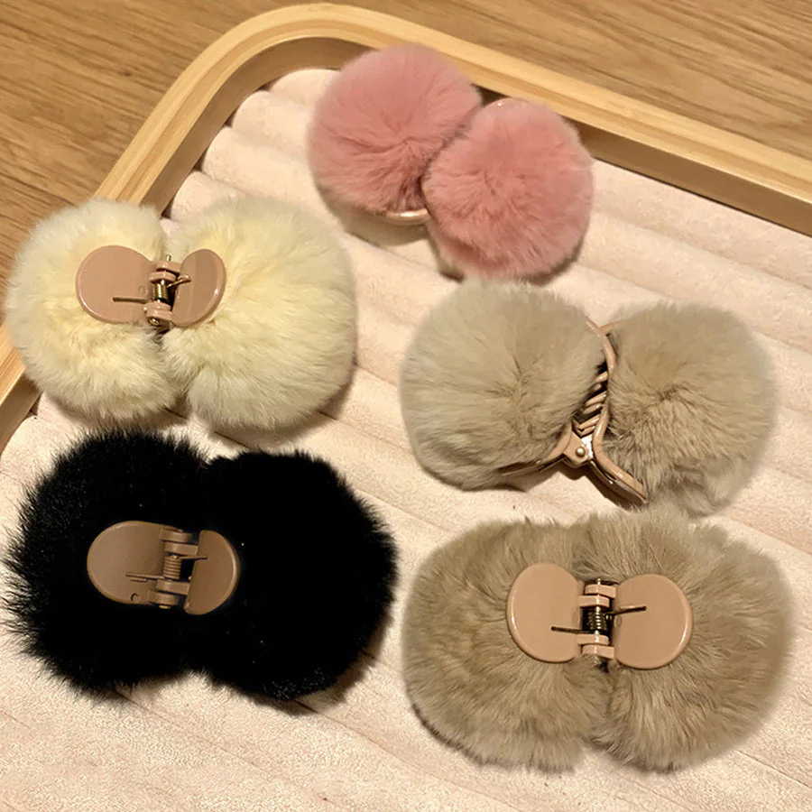 (ピンク)ヘアクリップ モコモコ　ファーバンスクリップ ヘアアクセサリー  韓国 ボア バレッタ 秋 冬 レディース ボリューム 大きめ 髪飾り 髪留め