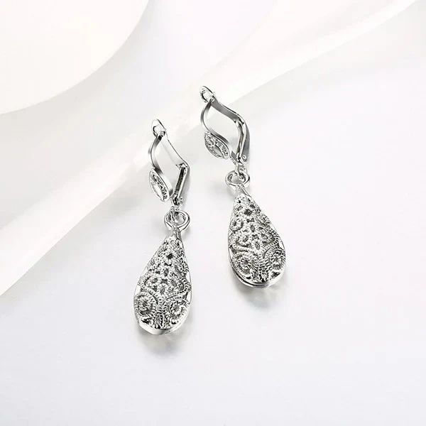 しずく ピアス  レディース  ゆれる ファッション アクセサリー 水滴  (シルバー)