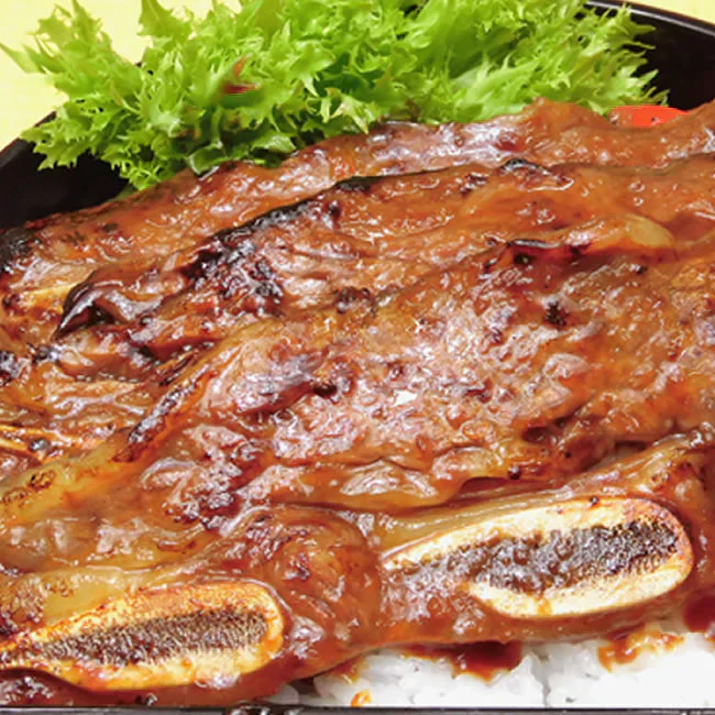 【１ｋｇ】牛骨付きカルビ（500ｇ×2）／本場の味！韓国の秘伝のタレ使用／焼肉やバーベキューで！