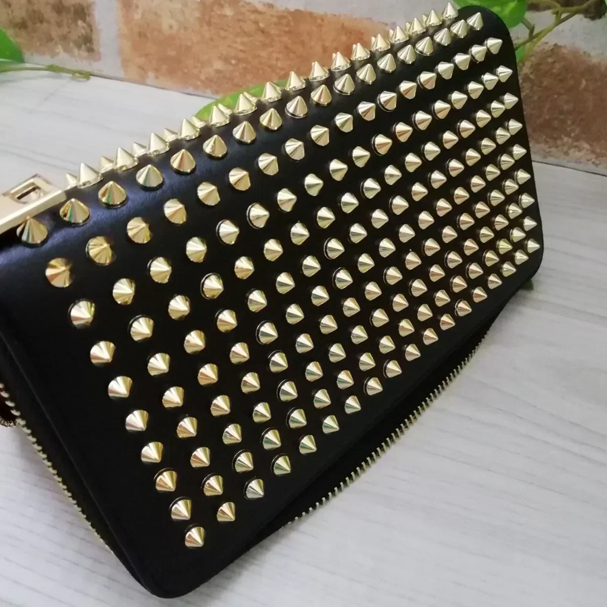 【ゴールド】トゲトゲ　キラキラ　スタッズ　長財布　オリジナル商品