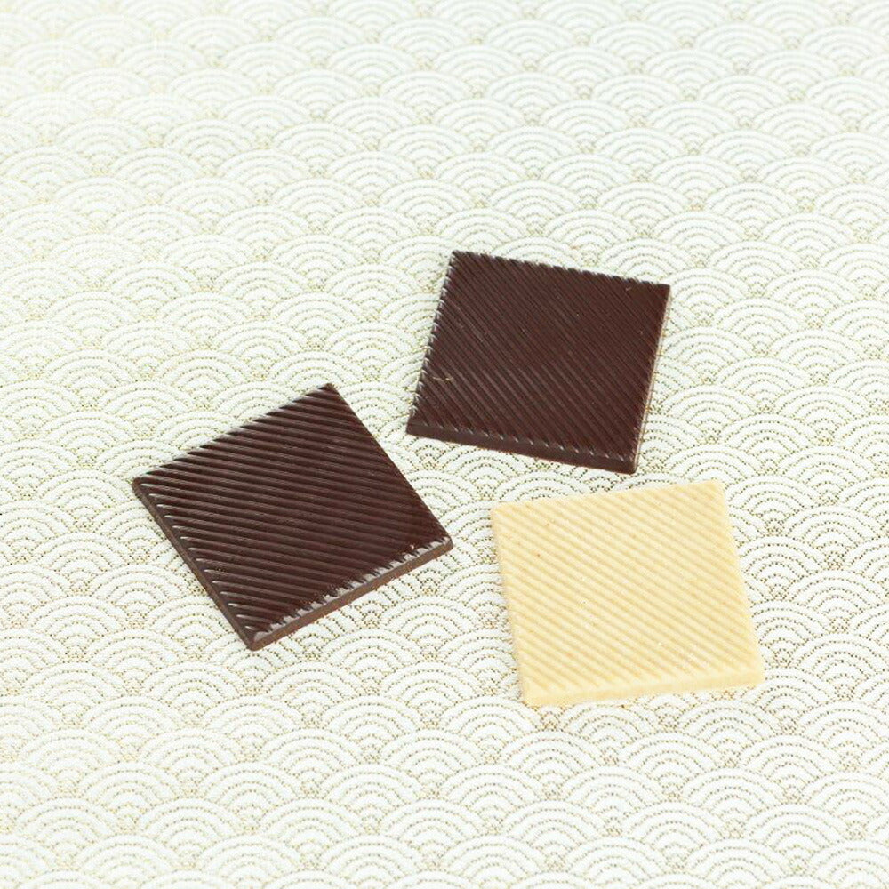 チョコレート ビター ホワイト エゾウコギ入り「森の恵シュエット」《詰め合わせ・スクエア18枚入》