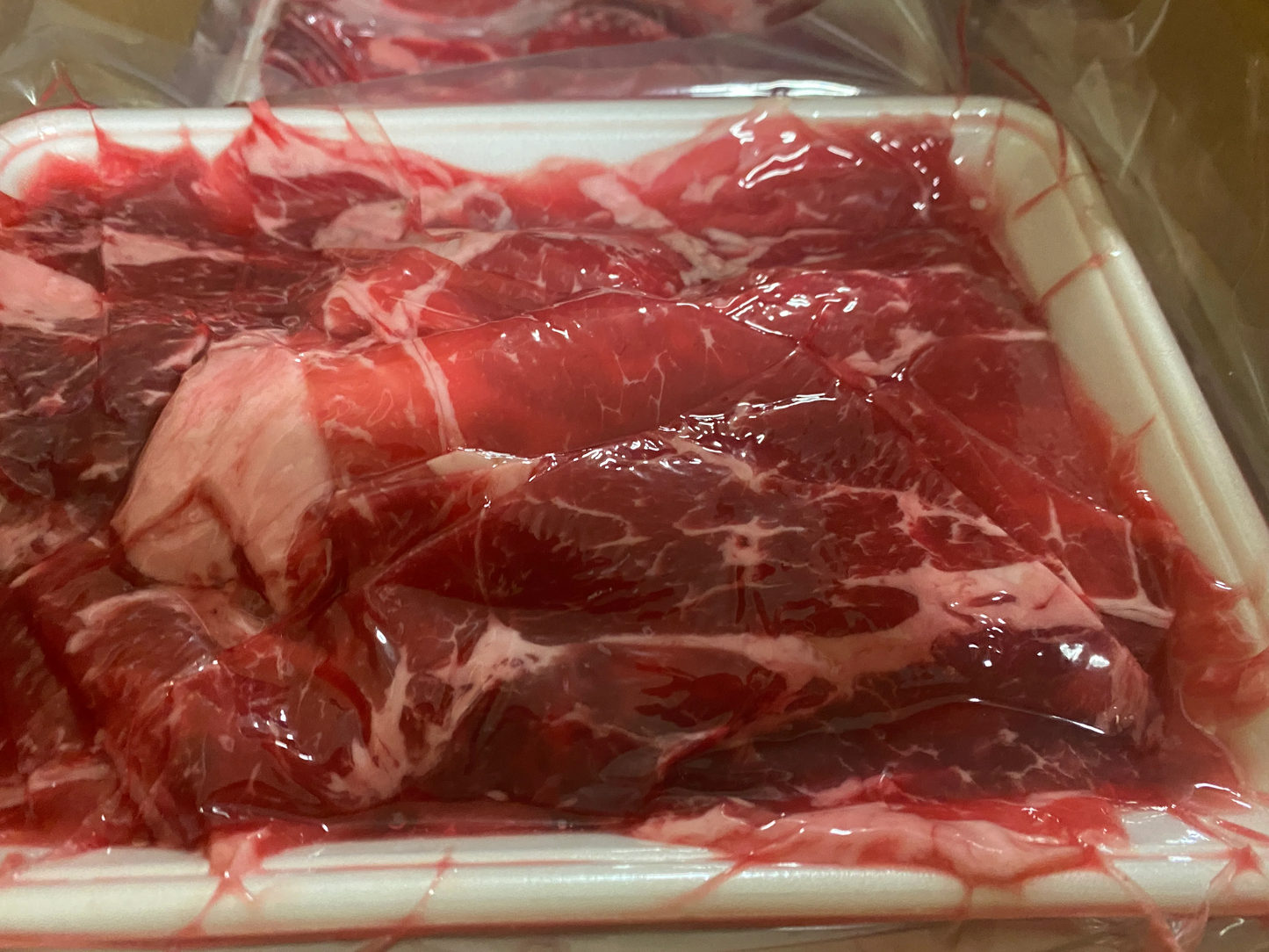 牛肩ロース　しゃぶしゃぶ、すき焼き、焼肉用２ｍｍスライス　1kg