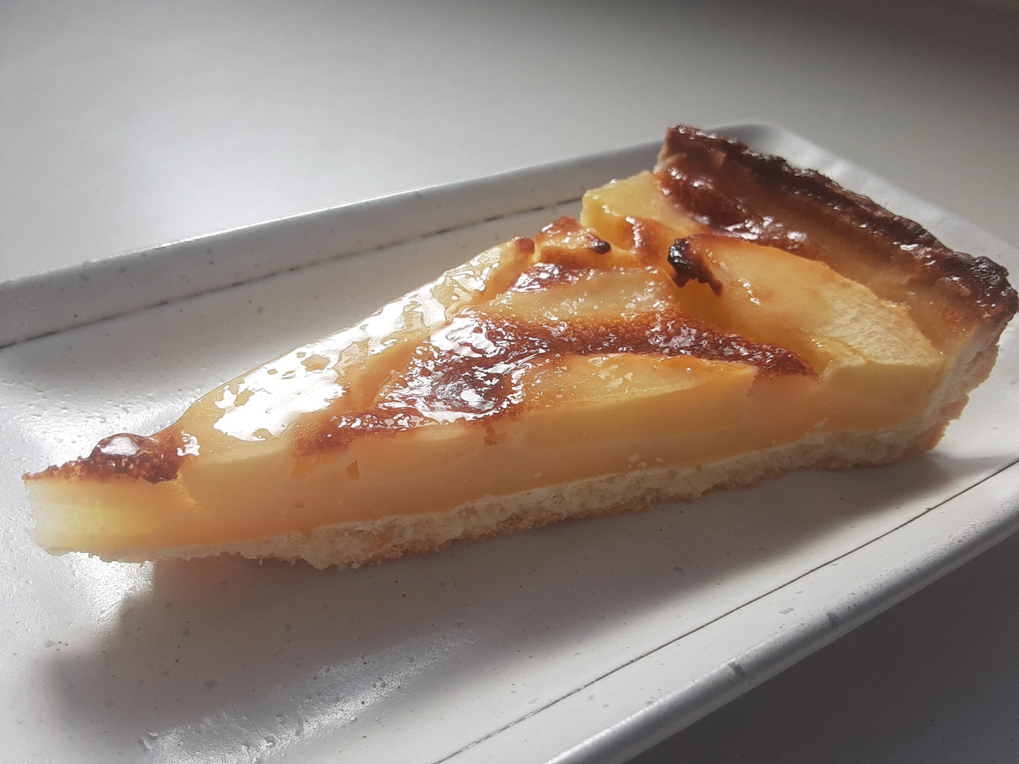 冷凍【8号/750g】ノルマンディー風アップルタルト（12切） | パーテイー、クリスマス、に最適！