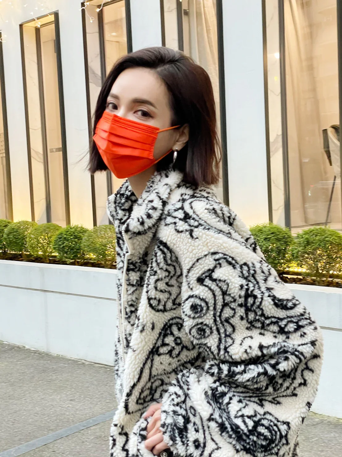【93％OFF♪】『花粉症対策にもオシャレを』ライブに最適　ビビッドカラーのオシャレな不織布マスク　普通サイズ 500枚入り 「マリーゴールド」　１枚当たり６.５円　台湾NO.1のマスクブランド『JIUJIU』
