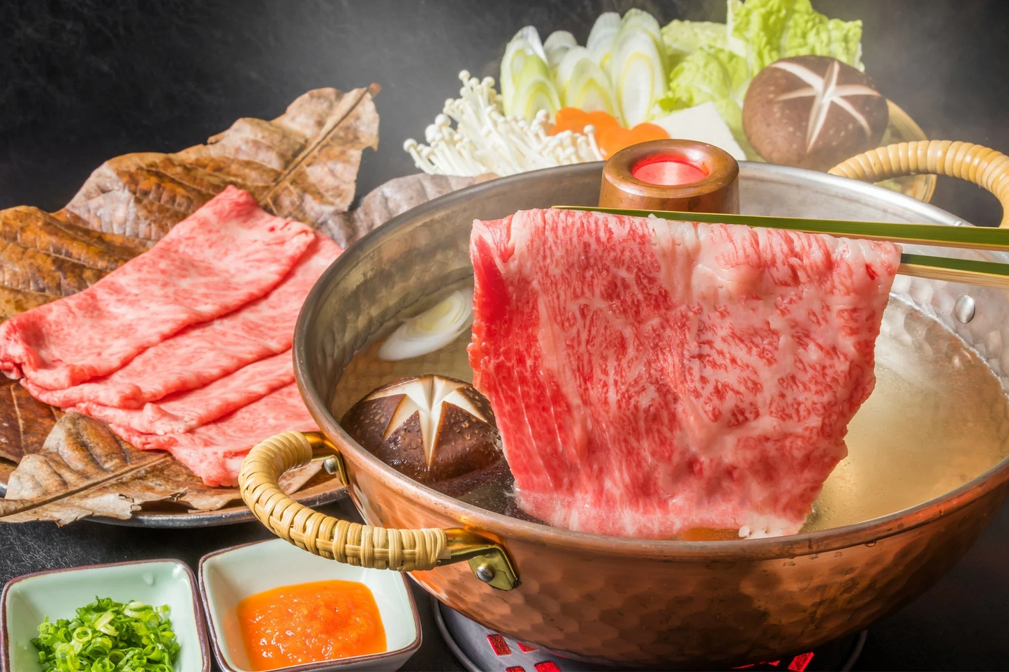 【超得ハイパーSALE】訳あり！九州産黒毛和牛しゃぶしゃぶすき焼き用（肩ロース肉・肩バラ肉・モモ肉）500ｇ和牛 ギフト 送料無料 黒毛和牛　贈答用 冷凍 牛肉　すき焼き　黒毛和牛　しゃぶしゃぶ お取り寄せ お取り寄せグルメ 北海道と沖縄を除き 【送料無料】