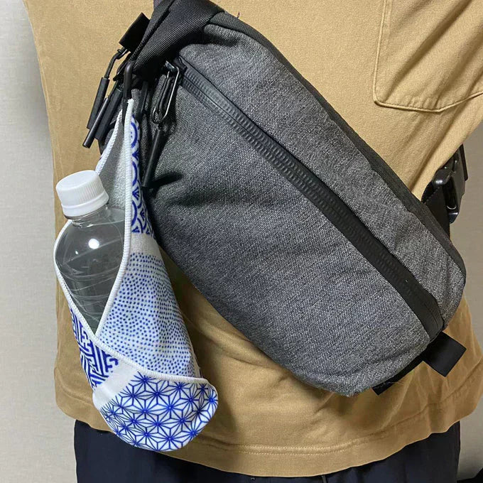 【ワンニャン】くっつくタオル 吸水 ハンドタオル マイクロファイバー 傘カバー ペットボトルカバー 水筒カバー 弁当包む ウォーターボトルホルダー カラビナ付き カメラクロス レンズ保護 ブルー 30cm×30cm 話題商品