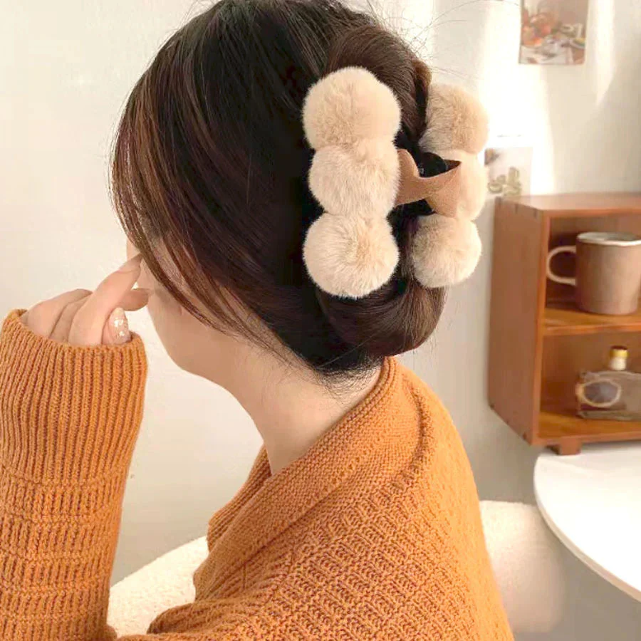 (ベージュ)ヘア留め ヘアアクセサリー フェイクファーバンスクリップ 髪飾り 上品 パーティー飾り