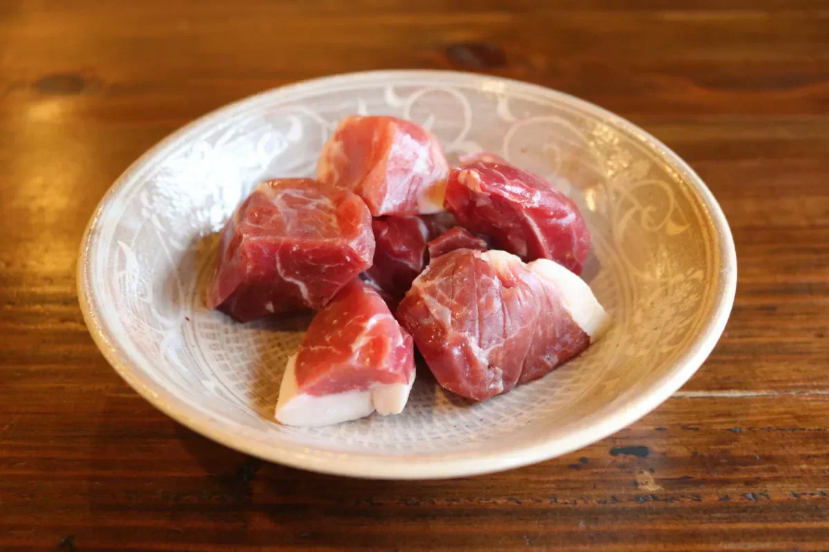 【 国内製造 】生ハム 切り落とし 500g 業務用 | 程よい塩味で生ハム本来の味を楽しめます！サラダや朝食などに◎