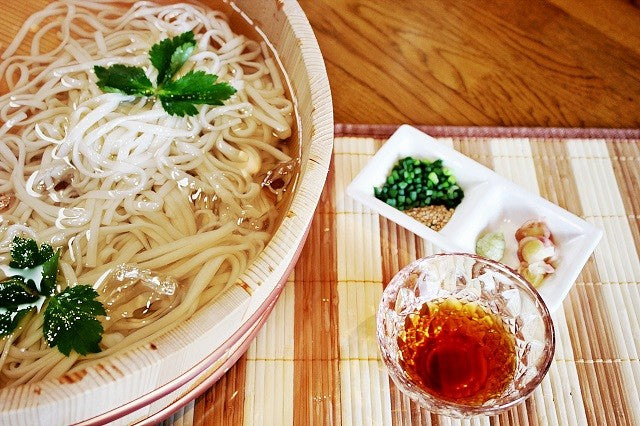 ざるうどん　お取り寄せ　九州ざる饂飩　210g×4袋　たっぷり　約8人前 セット 平打ち麺　つるつるモチモチ食感　熟成うどん麺　お試しグルメギフト