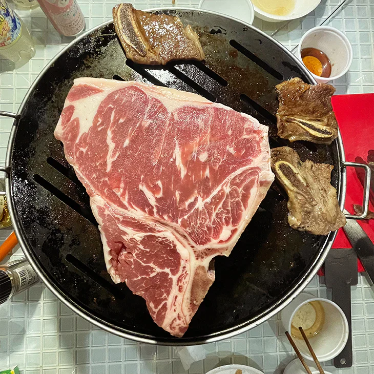 憧れの大判 ワイルド Ｔボーンステーキ 1.2kg以上 グレインフェッドビーフ 穀物を食べて育った素晴らしい品質の牛肉 楽天ランキング1位 ビステッカ 送料無料 冷凍