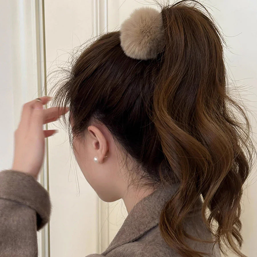 (カーキ)ヘアクリップ モコモコ　ファーバンスクリップ ヘアアクセサリー  韓国 ボア バレッタ 秋 冬 レディース ボリューム 大きめ 髪飾り 髪留め