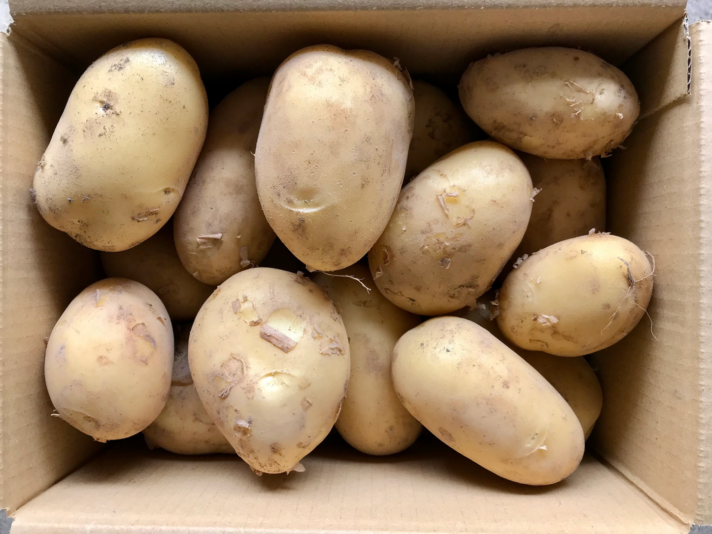【鹿児島産 】甘塩新ジャガイモ箱込み2キロ^_^