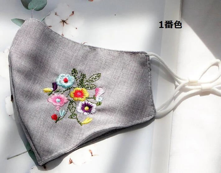 【ランダム発送】秋冬春 刺繍うファッションマスク 防寒　洗える 布　立体 防塵　美人 マスク 綺麗 大人用 秋冬新作 おしゃれ（1枚）