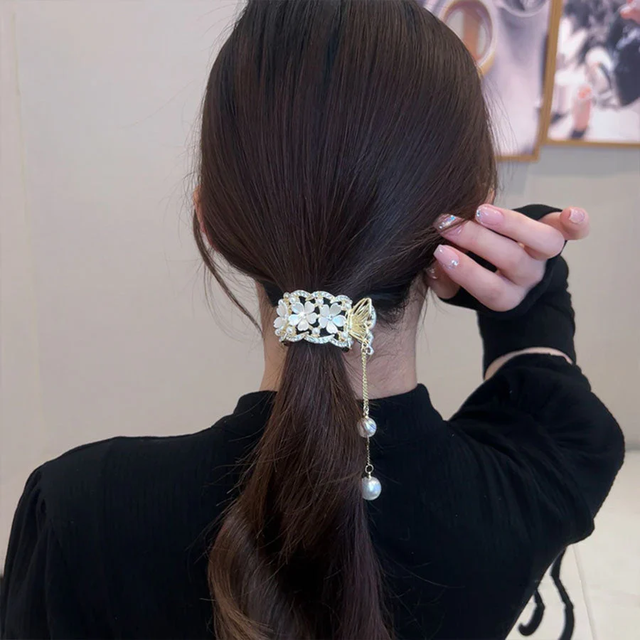 (ホワイト)キラキラヘアクリップ フラワー ヘアアクセサリー 髪飾り  花ヘアリング