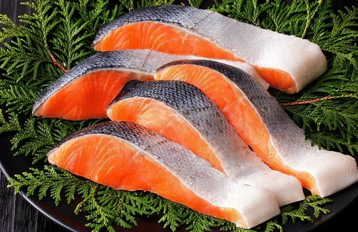 【無塩・無添加】プレミアム銀鮭“骨取り”切身 500g x 2パック=1kg 鱗取り 銀鮭 鮭 サケ さけ サーモン おかず お弁当 おつまみ お歳暮