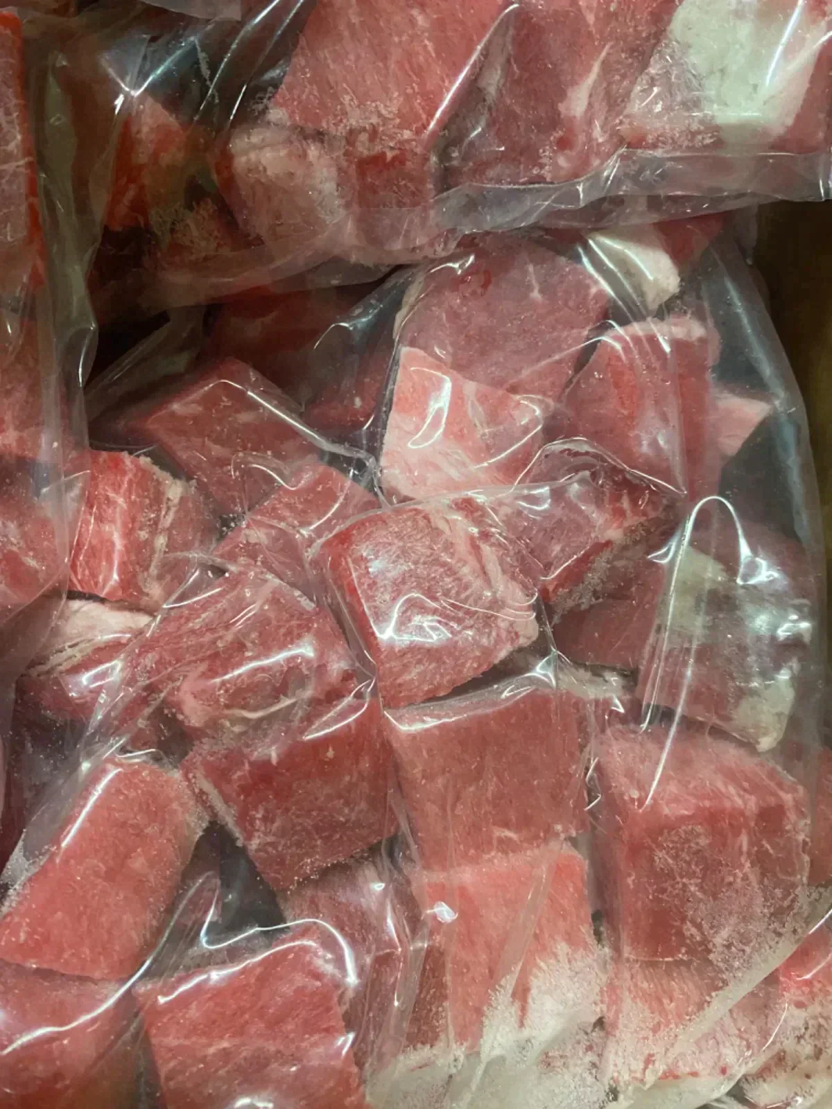 本物サイコロステーキ 2kg 牛ステーキ牛肩ロース 1kgずつの小分けてお届け