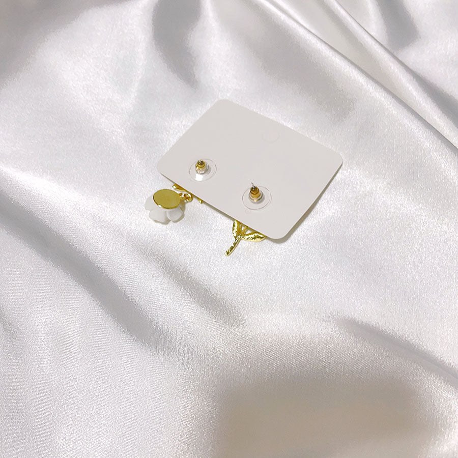 ピアス レディース  揺れる 花 人気アクセサリー