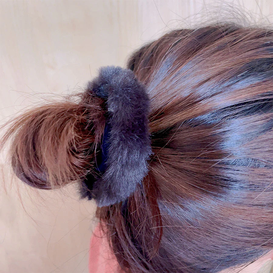 (ホワイト)もこもこヘアクリップ 団子 冬 ポニーリング シュシュ ファー ヘアアクセサリー 髪飾り 上品