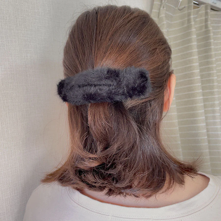 (ブルー)もこもこヘアピン 大きめ　ヘアクリップ　韓国風　ヘアアクセサリー　かわいい　オシャレ　髪飾り パーティー飾り 上品