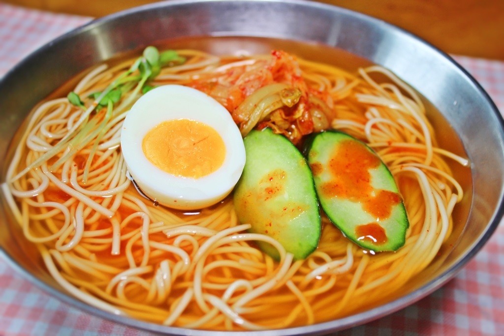 韓国冷麺味　セット 6人前　お取り寄せ　ピリ辛　特製コチュジャン付　辛味調節　カロリー控えめ　307kcal　ノンフライ熟成麺　お試しグルメギフト