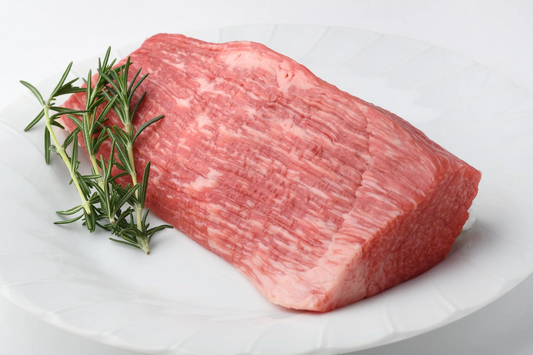 九州産黒毛和牛モモブロック　約500ｇ～600ｇ　牛肉 ギフト 送料無料 黒毛和牛　贈答品 冷凍 ローストビーフ　和牛　牛モモ　お手軽 お取り寄せ お取り寄せグルメ 北海道と沖縄を除き 【送料無料】