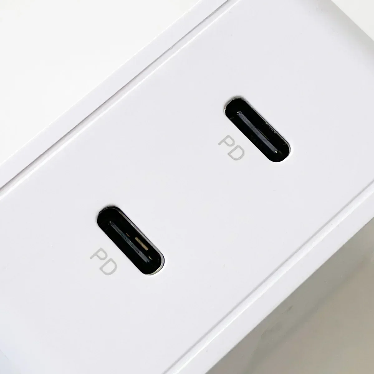 【au 純正 充電器】au +1 collection 純正 充電器 共通 CellCube ACアダプター ドコモ スマホ 利用可能 2ポート USB-C（PD 18W×2）同時18W出力