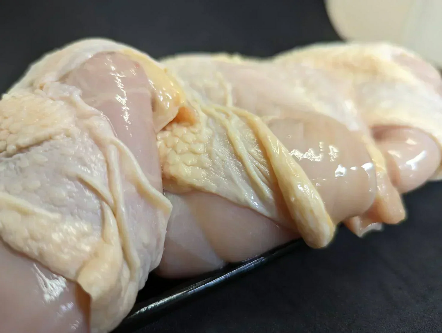 青森県の高級地鶏【青森シャモロック】 むね肉1ｋｇ　冷凍