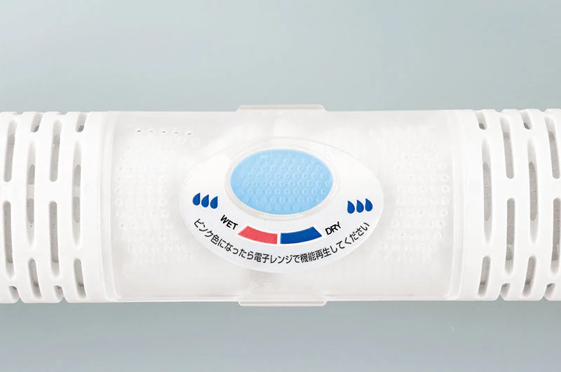 【ハンガー型のコンパクト除湿器！】衣類除湿器 除湿機 ハンガー型 乾燥 湿気取り 繰り返し使える クローゼット 押し入れ スーツ 衣替え / 湿気トリ ハンガー