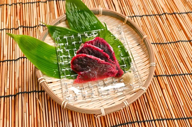 まぐろ ノド肉　１ｋｇ  希少部位 ユッケ 馬刺し風