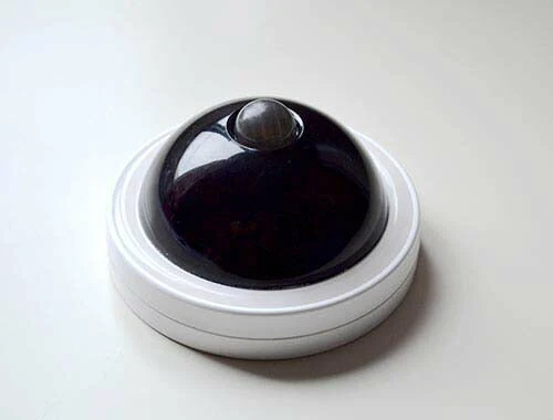センサーライト 人感 防犯カメラ風 防犯 屋外 電池式 防犯カメラ風センサーライト ガレージ 玄関