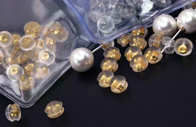 ピアスキャッチ 8個セット 留め具  金メッキ ゴールド シリコン加工 ピアスロック 落ちない ピアス キャッチャー