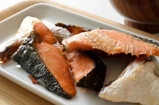 【国産】銀鮭 切り落とし 1kg(500g×2pc)  市場直送！ しゃけ さけ 銀ジャケ 鮭 訳あり サーモン 朝食 弁当 ムニエル フレーク 海鮮 市場 水産 グルメ 食品 ギフト 贈答