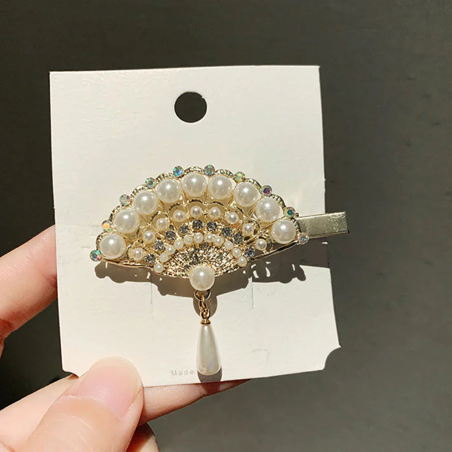 ヘアクリップ 扇子 パール せんす チャーム 浴衣 和装 キラキラヘアピン ヘア留め 髪飾り 髪留め ヘアアクセサリー 前髪 かわいい ゴールド オシャレ 上品 パーティー飾り