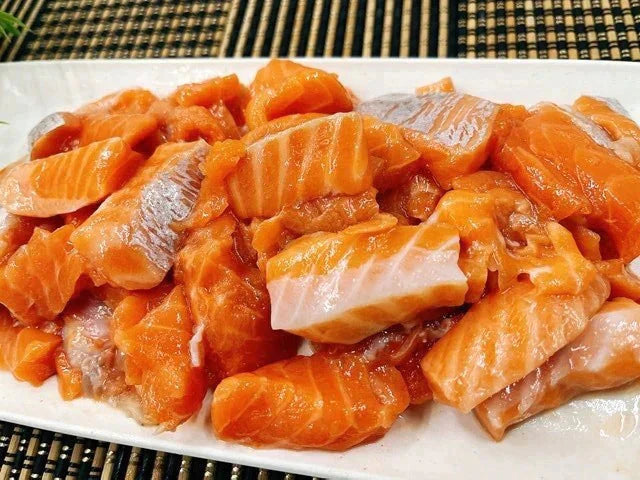 アトランティックサーモン　切り落とし　1kg/冷凍クール便