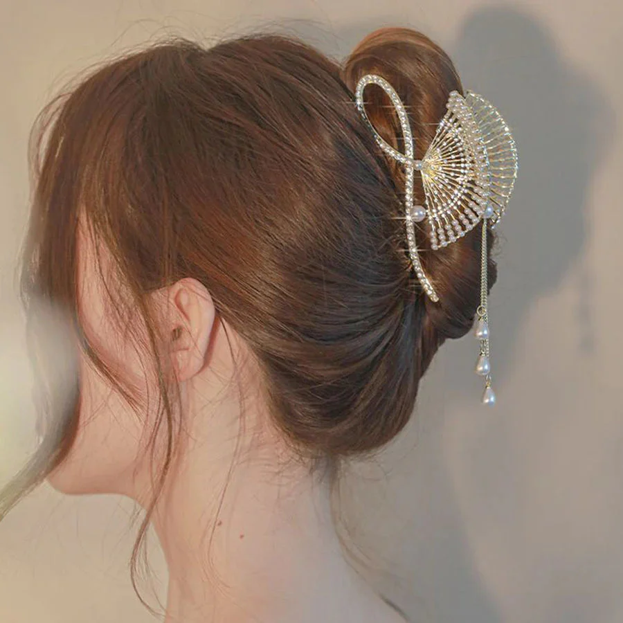 (ゴールド)ヘアクリップ ゆらゆらチェーン付き 髪留め 髪飾り 扇子 ヘアアクセサリー オシャレ上品 パーティー飾り