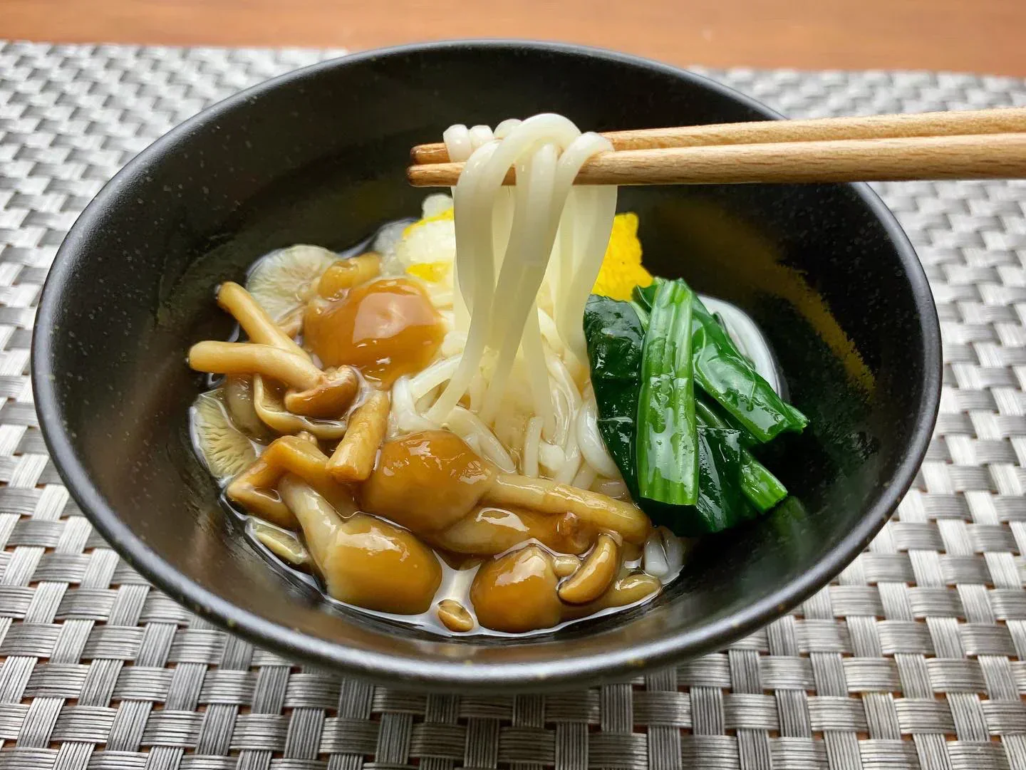 【送料無料】半田そうめん１２把と麺つゆ１本のセット