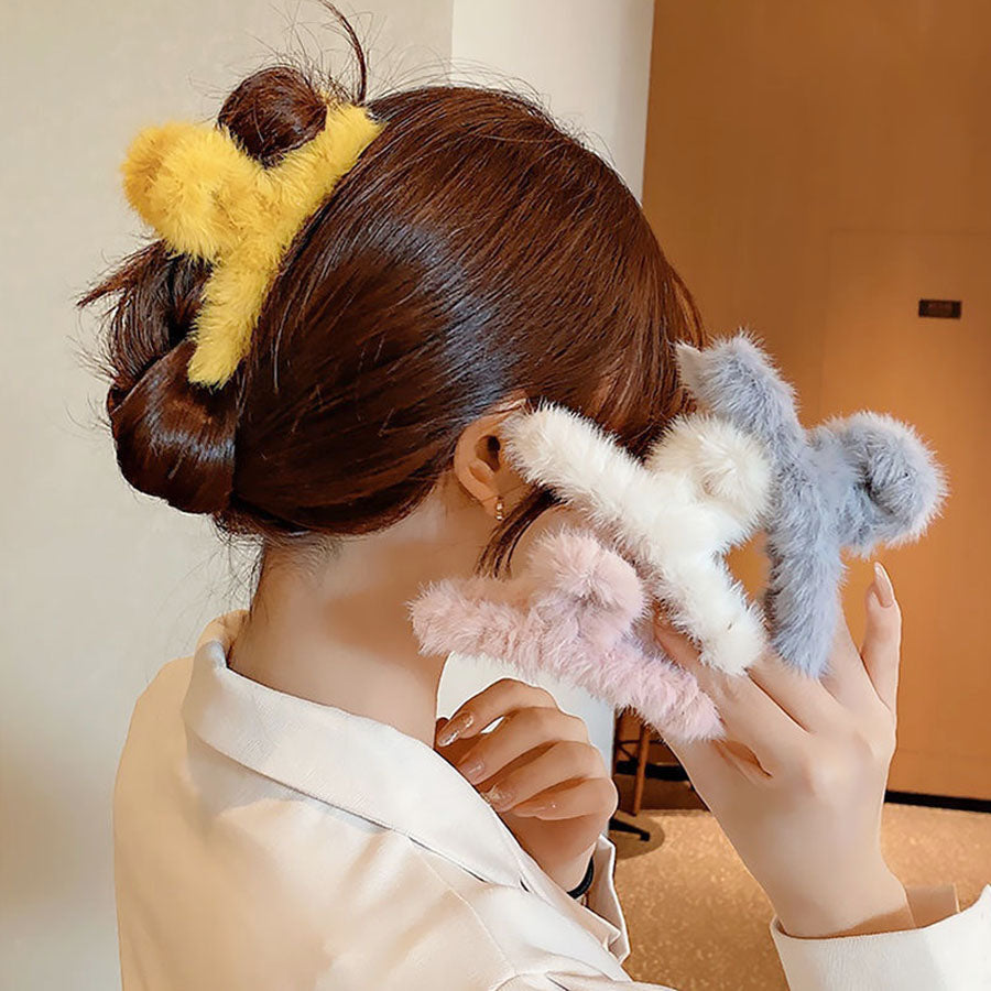 (イェロー)クリップ　もこもこ　　フェイクファー　ヘアピン　ヘア留め　冬　ヘアアクセサリー　ヘア爪　クランプ　かわいい　オシャレ　髪飾り　大人　かわいい　クリスマス　上品