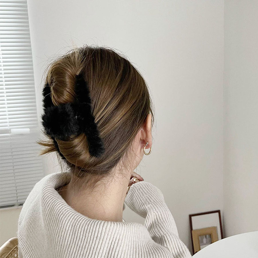 (イェロー)クリップ　もこもこ　　フェイクファー　ヘアピン　ヘア留め　冬　ヘアアクセサリー　ヘア爪　クランプ　かわいい　オシャレ　髪飾り　大人　かわいい　クリスマス　上品
