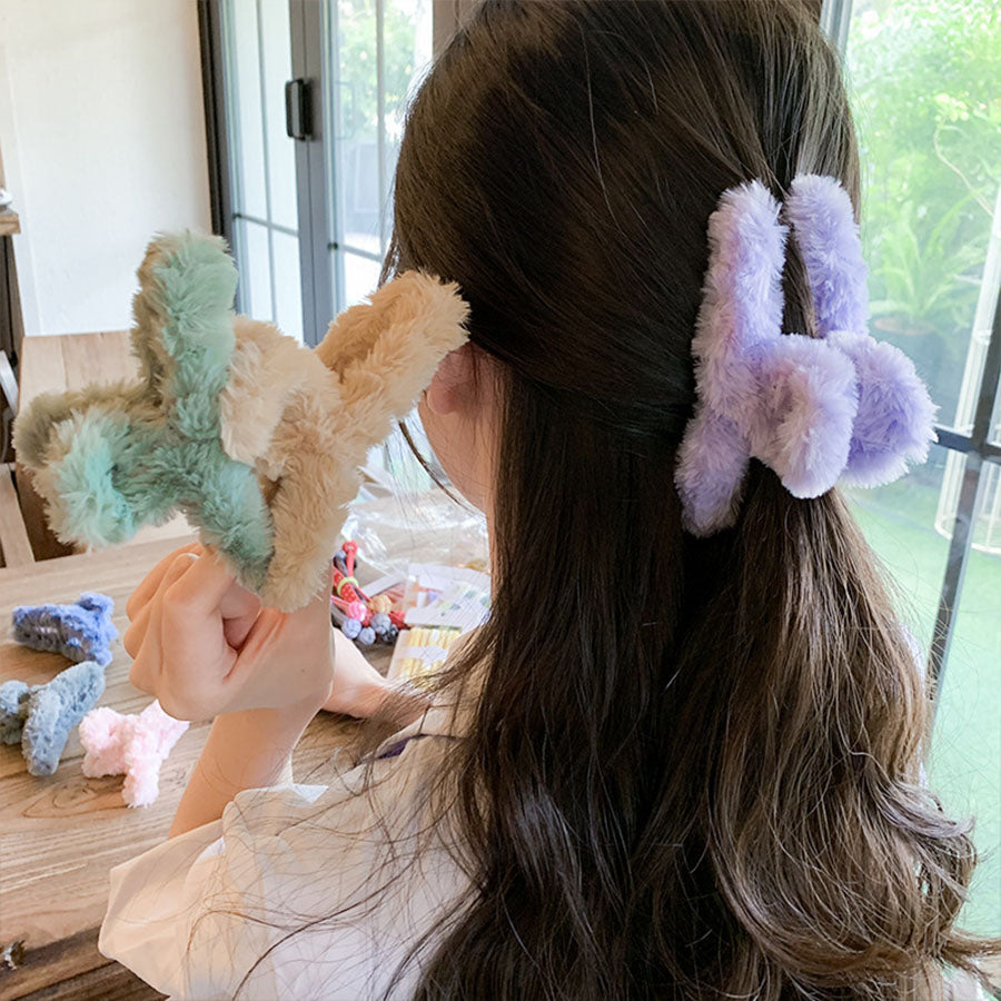 (イェロー)クリップ　もこもこ　　フェイクファー　ヘアピン　ヘア留め　冬　ヘアアクセサリー　ヘア爪　クランプ　かわいい　オシャレ　髪飾り　大人　かわいい　クリスマス　上品