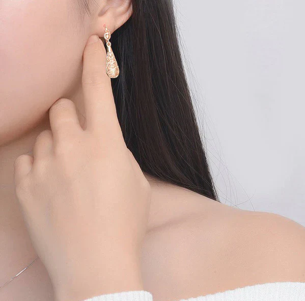しずく ピアス  レディース  ゆれる ファッション アクセサリー 水滴 (ゴールド)