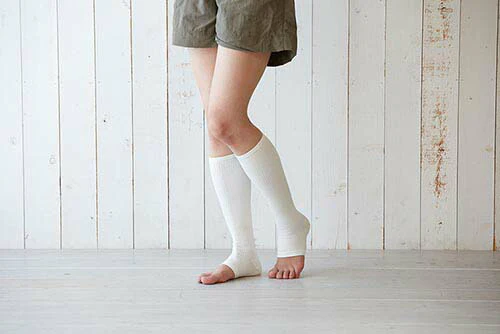 【ブラックＭLサイズ】脚の疲れ、むくみに！着圧ソックス オープントゥ レディース むくみとり 春夏 夏用 ハイソックス 寝る時 ブラック ホワイト / 国産スリムビューティ ノンつま先タイプ