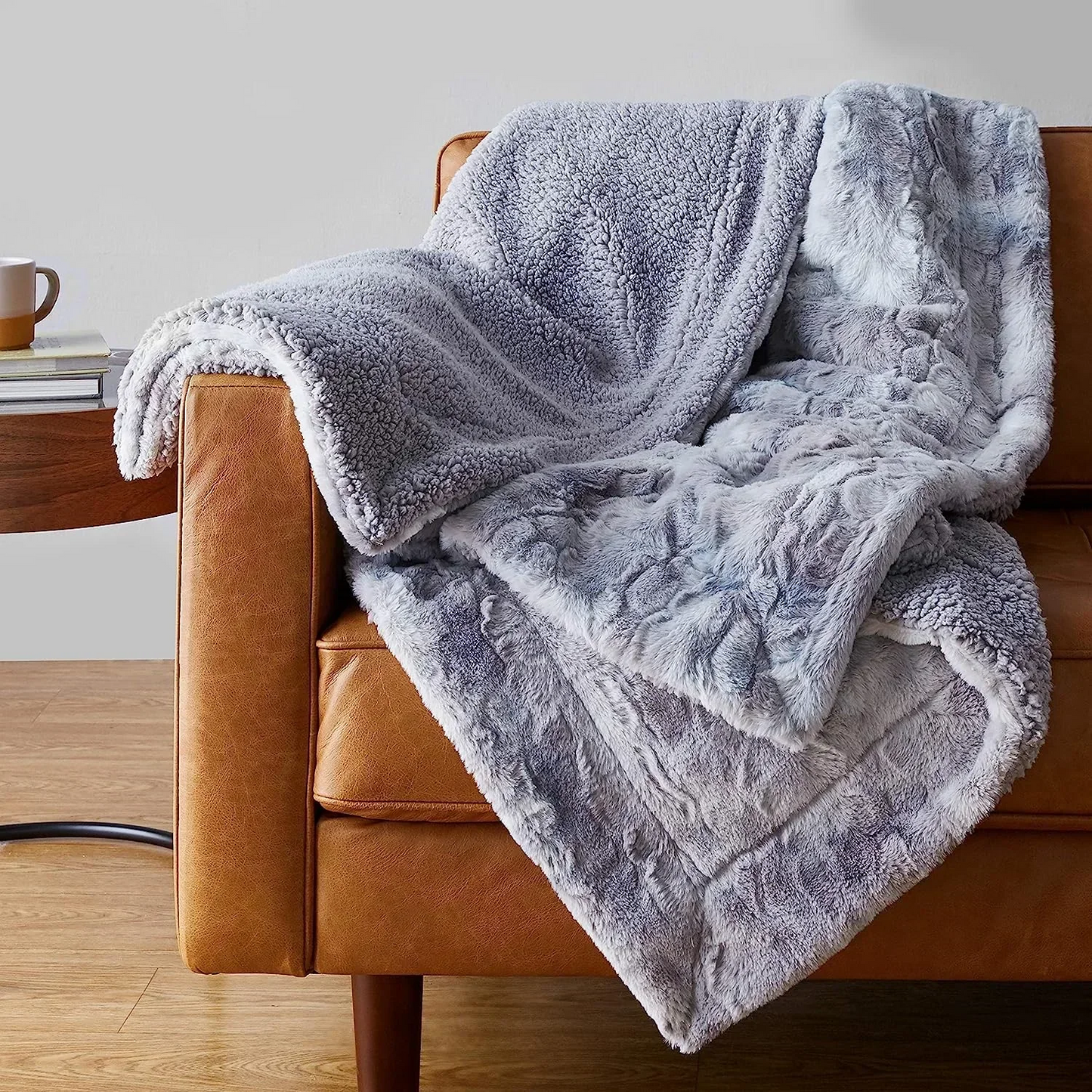 Amazonベーシック　訳あり  ブランケット ファジーフェイクファーシェルパスロー 152 x 178cm グレー 絞り染め