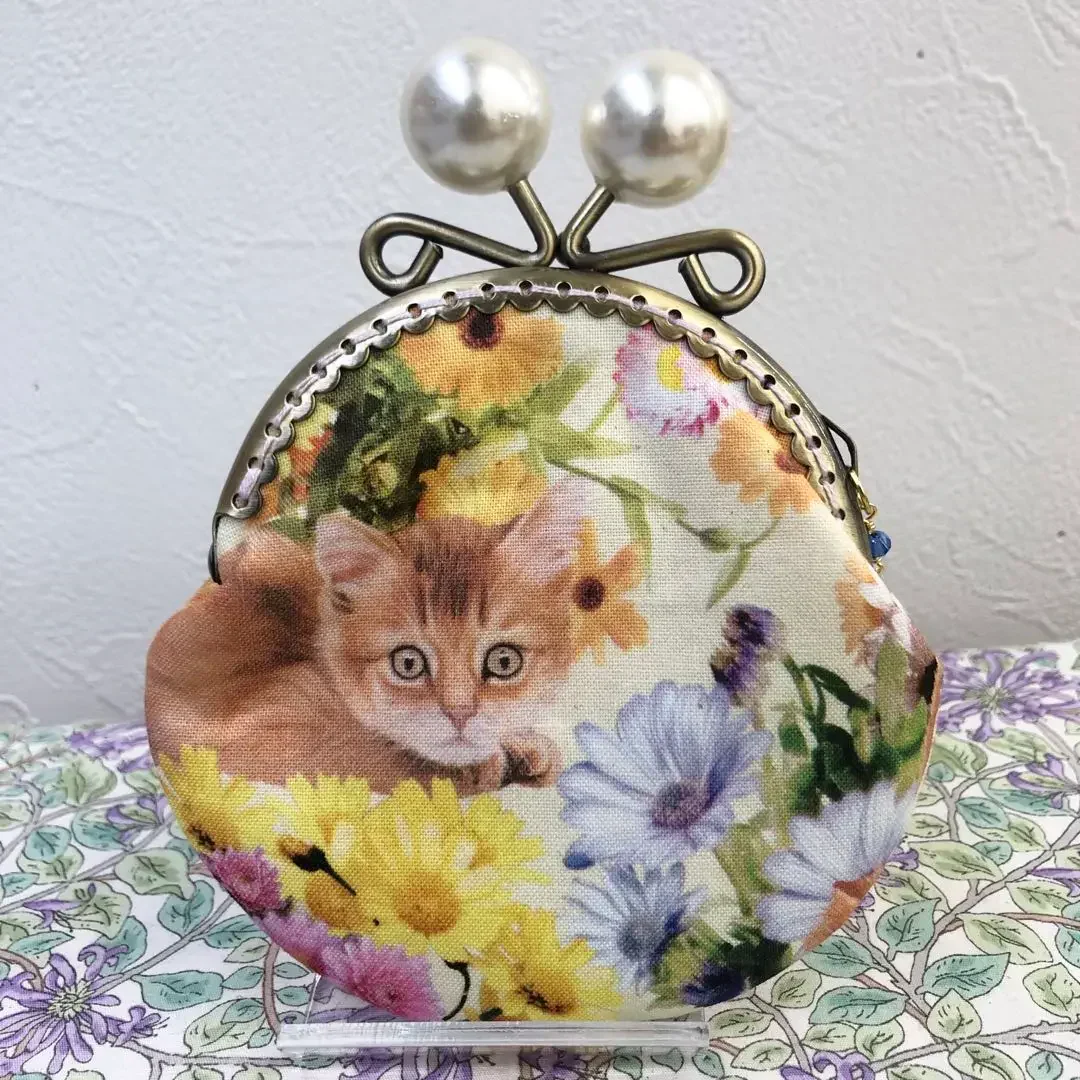 ねこ がま口 財布 子猫 猫雑貨 小銭入れ　こねこ　チャトラ　花柄　ガマ口