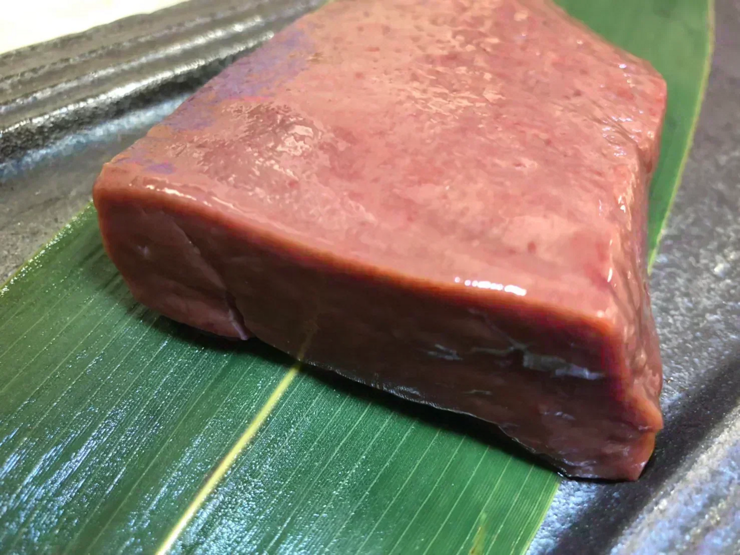 宮崎県有田牧場より直送！九州産牛生レバー900g（約100ｇ×9パック）